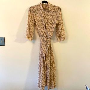 Tomas Maier x Uniqlo sheer floral on neutral is the perfect spring 👗 medium